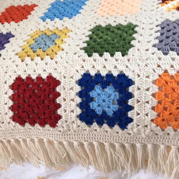 Granny Square crochet throw blanket cream yarn colorful handmade. Tassels green - Picture 2 of 16